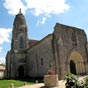 Pellegrue : L'église Saint-André est construite au cours du XIIIe siècle en forme de croix latine. Elle possède une façade occidentale de style roman et un clocher du XIXe siècle de style néo-byzantin.